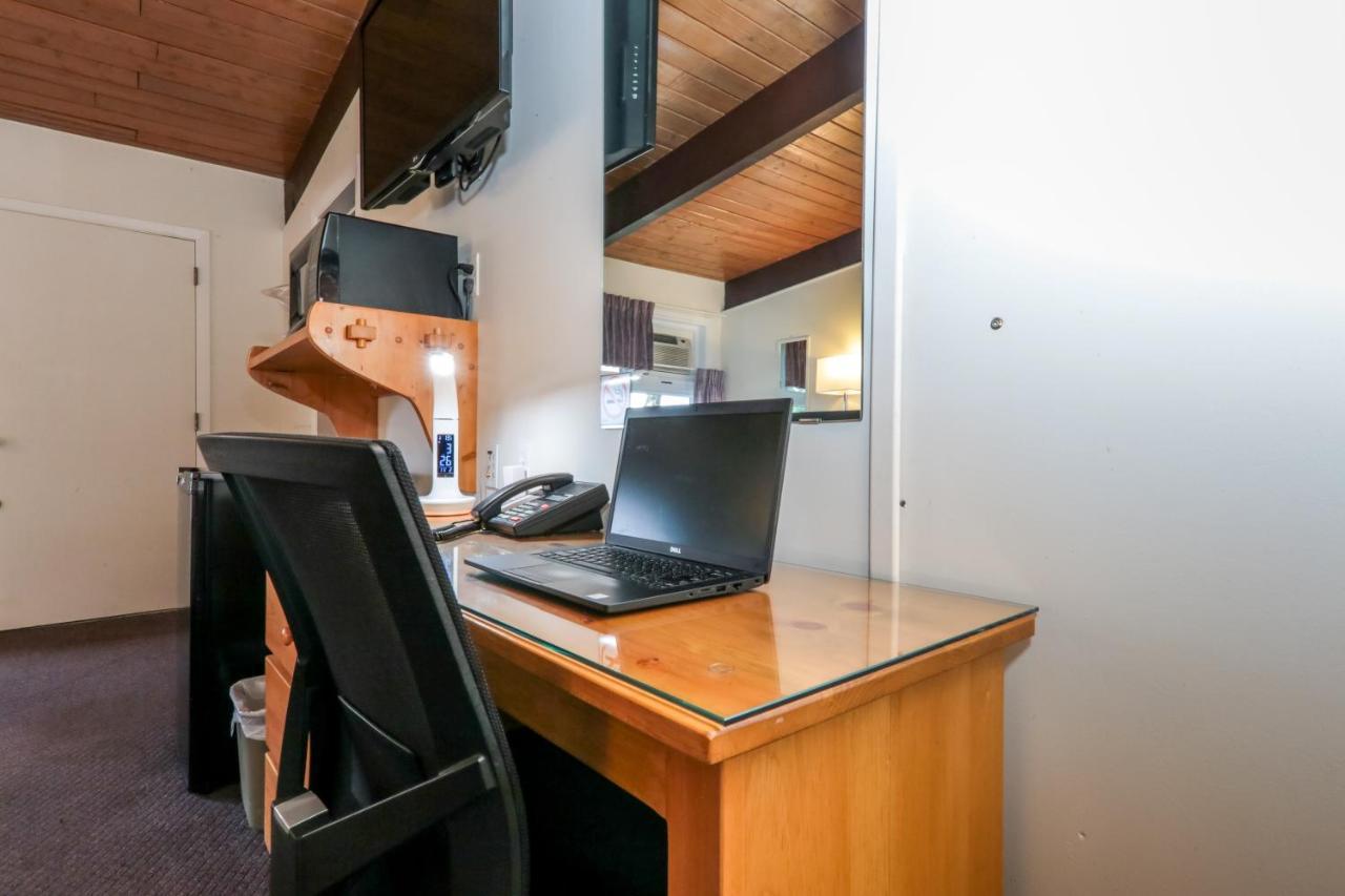 Lakeview Motel ฮาลีเบอร์ตัน ภายนอก รูปภาพ