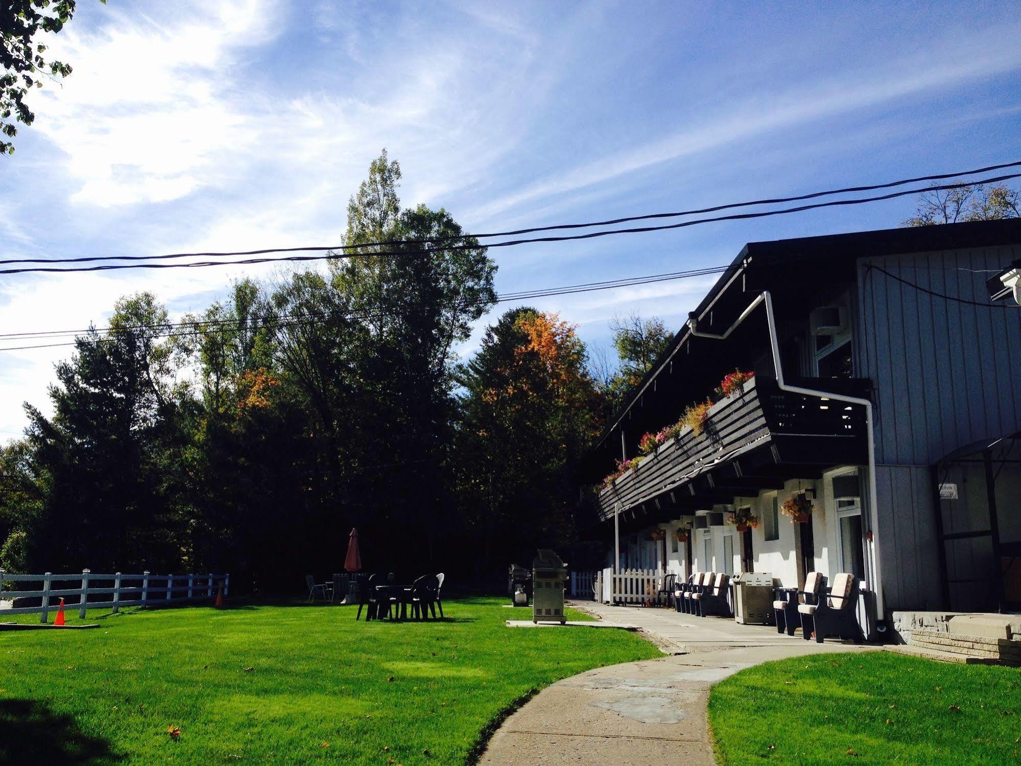 Lakeview Motel ฮาลีเบอร์ตัน ภายนอก รูปภาพ