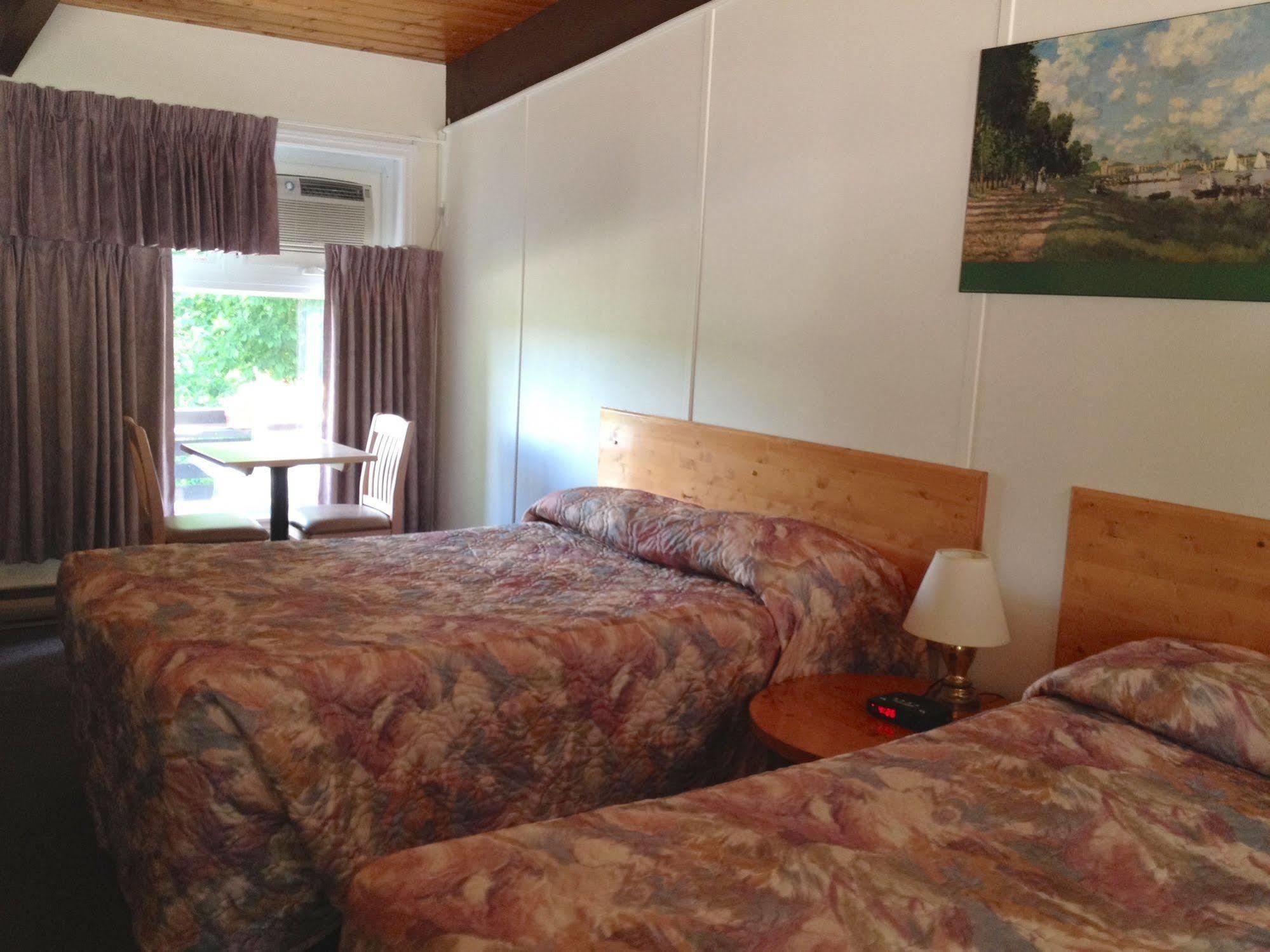 Lakeview Motel ฮาลีเบอร์ตัน ภายนอก รูปภาพ