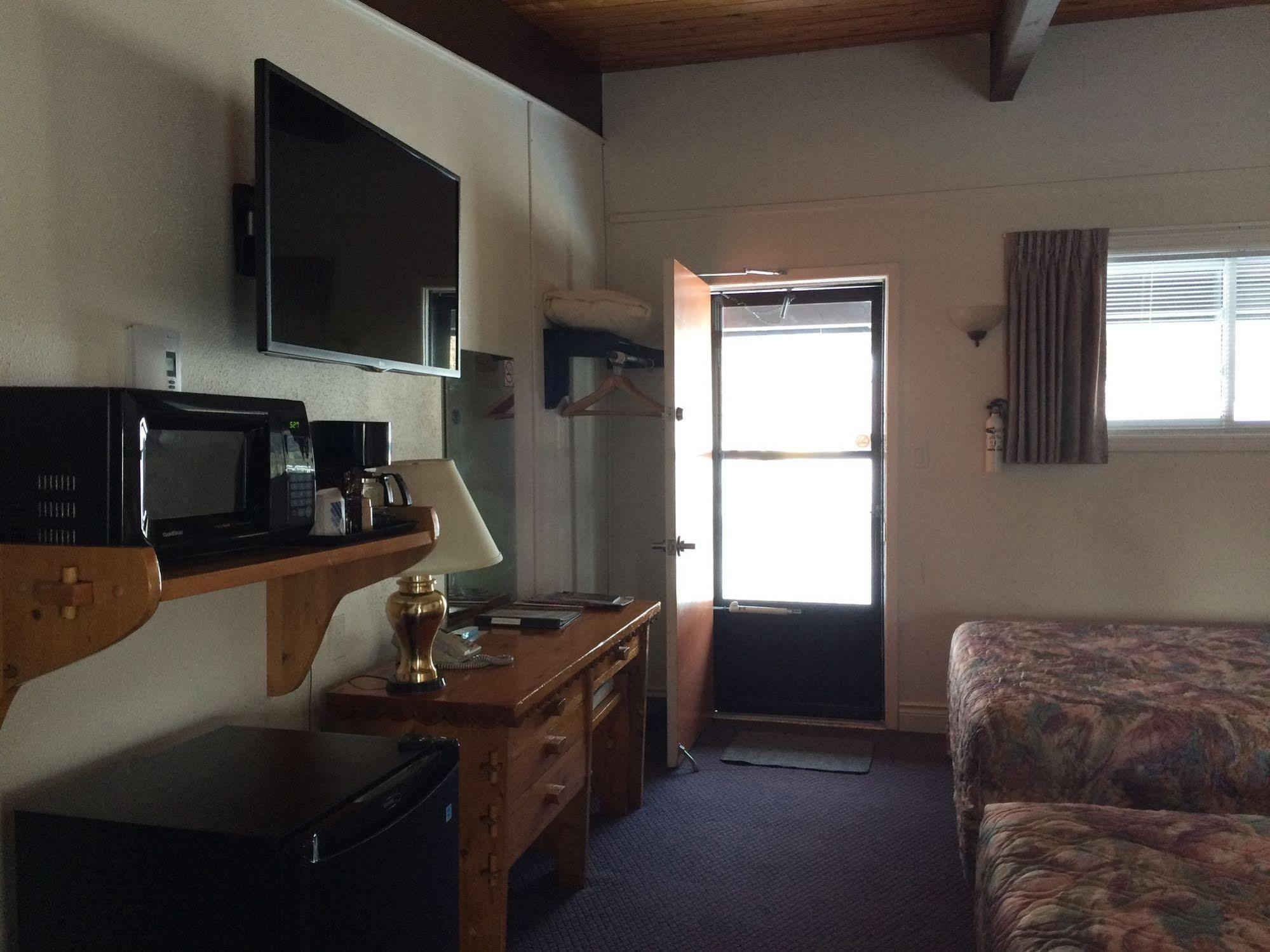 Lakeview Motel ฮาลีเบอร์ตัน ภายนอก รูปภาพ